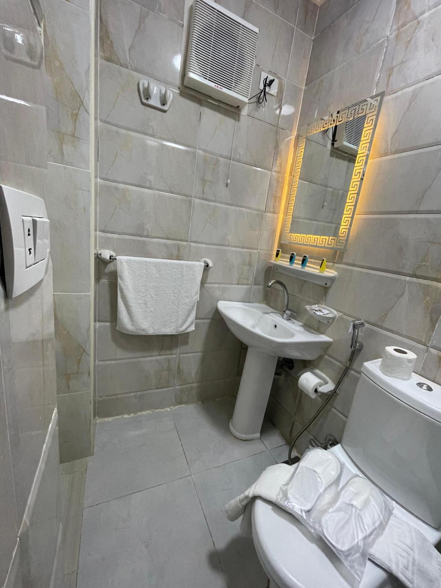 Glamour Pyramids View Kafret el-Gabal المظهر الخارجي الصورة
